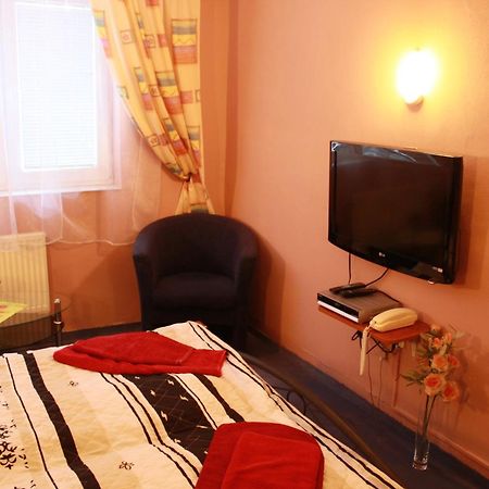 Garni Hotel Anne-Mary ピエシュチャニ エクステリア 写真