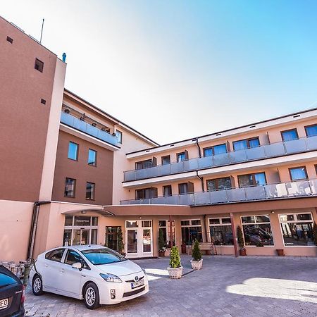Garni Hotel Anne-Mary ピエシュチャニ エクステリア 写真