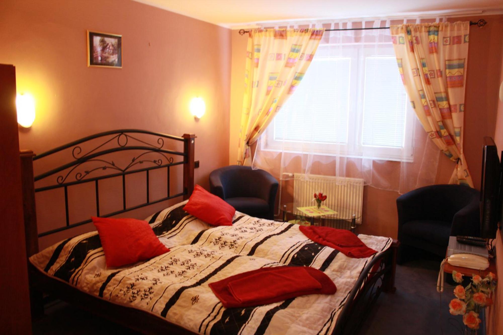 Garni Hotel Anne-Mary ピエシュチャニ エクステリア 写真