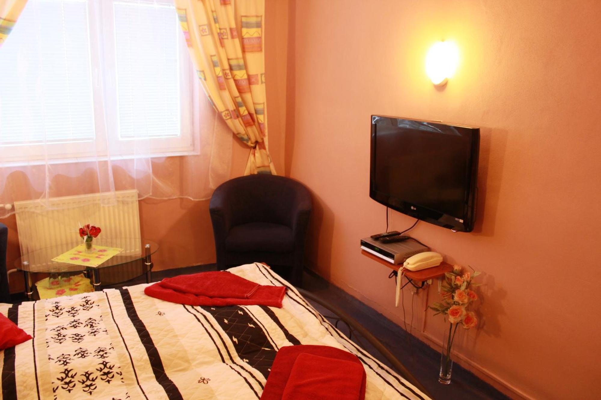 Garni Hotel Anne-Mary ピエシュチャニ エクステリア 写真