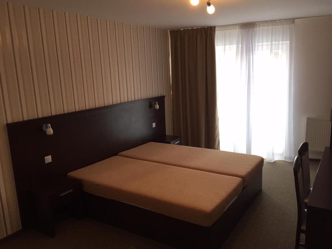 Garni Hotel Anne-Mary ピエシュチャニ エクステリア 写真