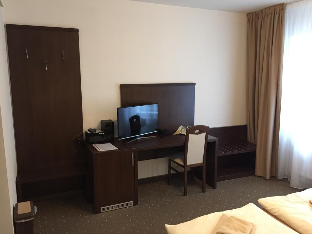 Garni Hotel Anne-Mary ピエシュチャニ エクステリア 写真