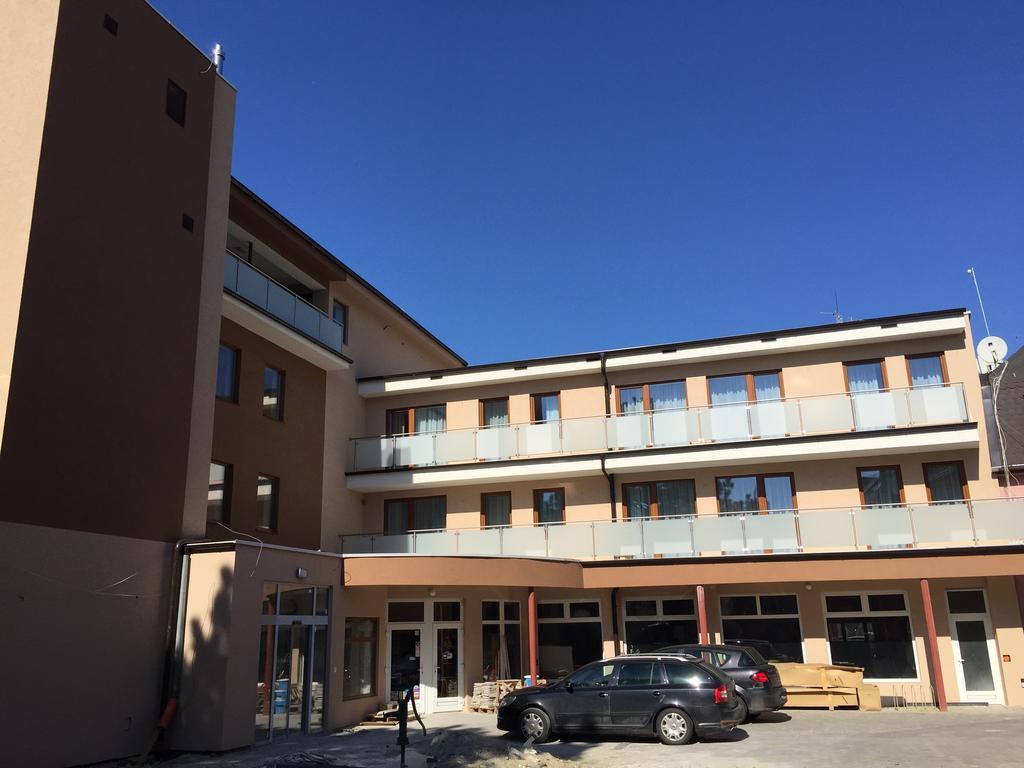 Garni Hotel Anne-Mary ピエシュチャニ エクステリア 写真