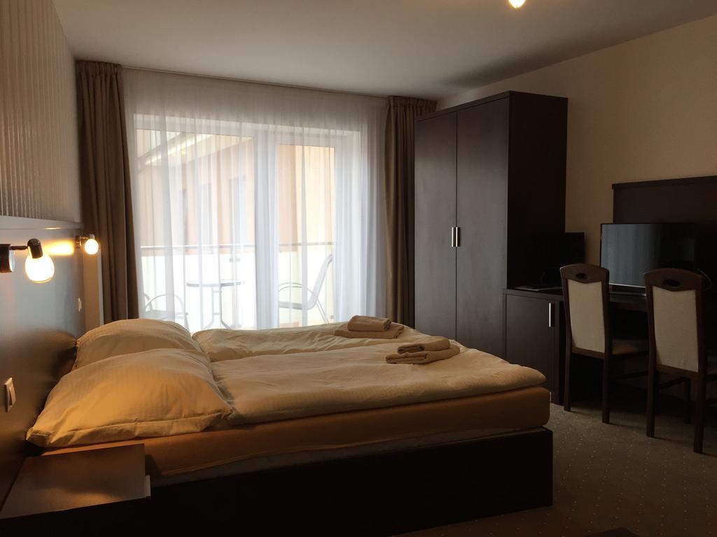 Garni Hotel Anne-Mary ピエシュチャニ エクステリア 写真