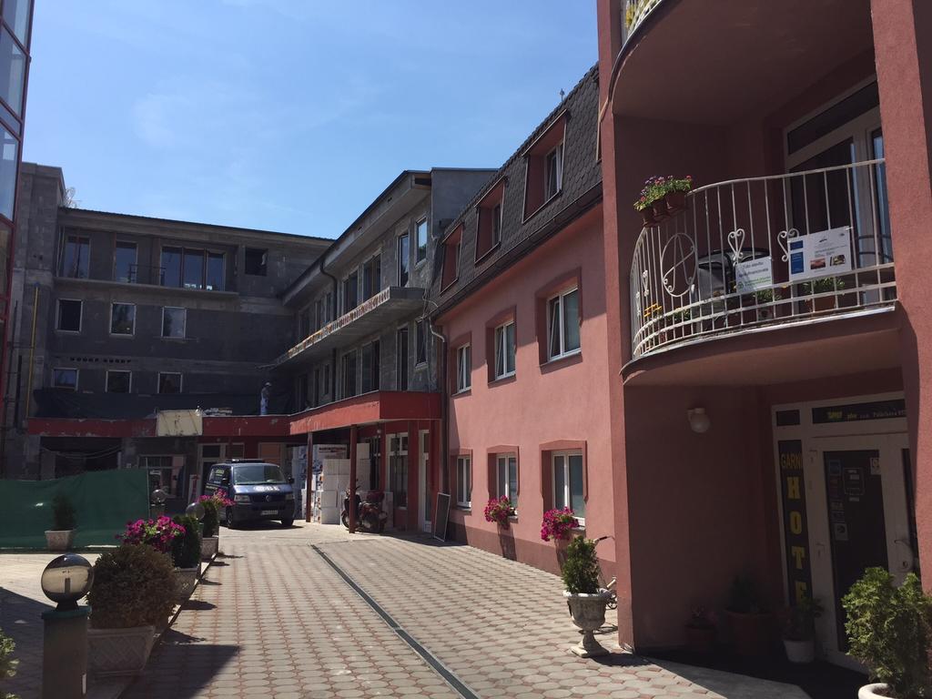 Garni Hotel Anne-Mary ピエシュチャニ エクステリア 写真