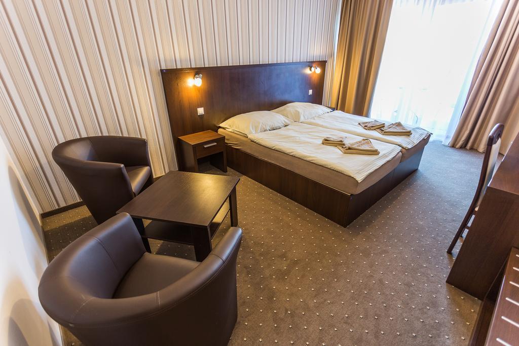 Garni Hotel Anne-Mary ピエシュチャニ エクステリア 写真