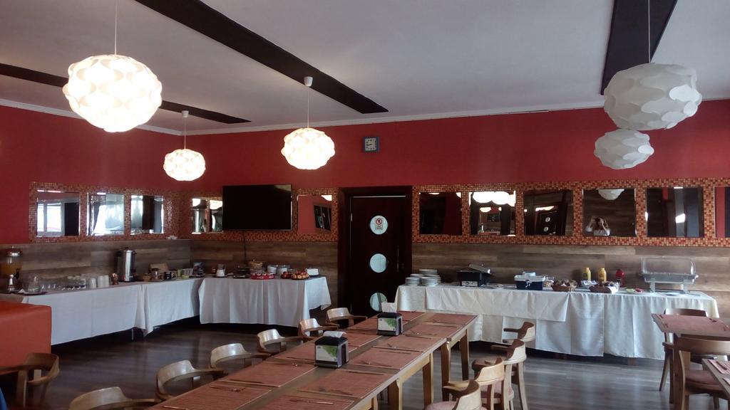 Garni Hotel Anne-Mary ピエシュチャニ エクステリア 写真