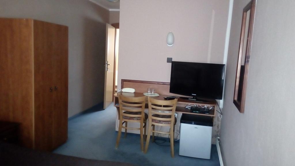 Garni Hotel Anne-Mary ピエシュチャニ エクステリア 写真