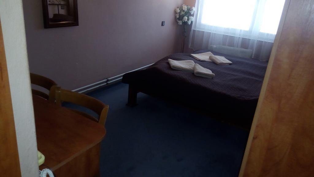 Garni Hotel Anne-Mary ピエシュチャニ エクステリア 写真