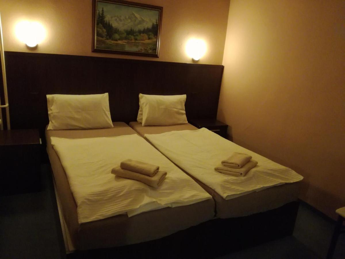 Garni Hotel Anne-Mary ピエシュチャニ エクステリア 写真