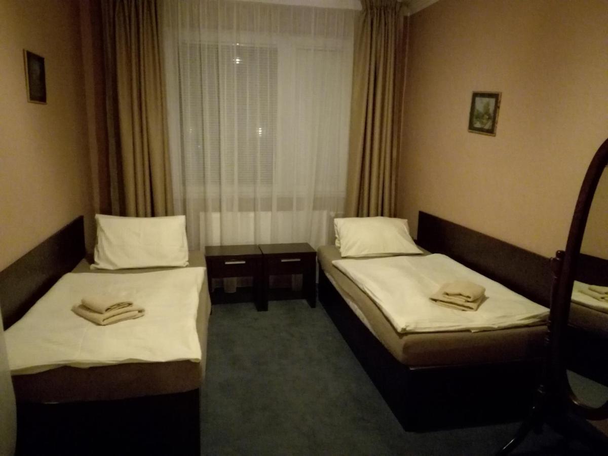 Garni Hotel Anne-Mary ピエシュチャニ エクステリア 写真