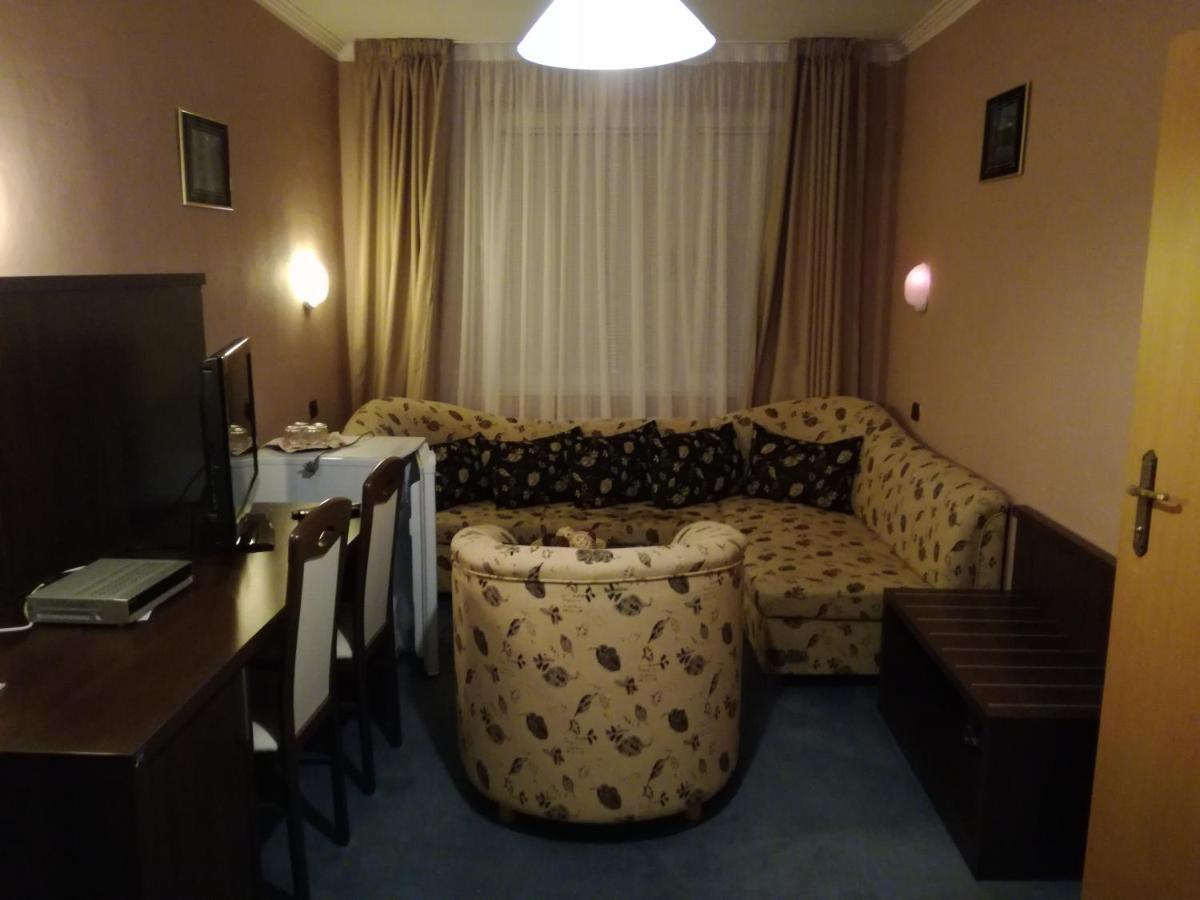 Garni Hotel Anne-Mary ピエシュチャニ エクステリア 写真